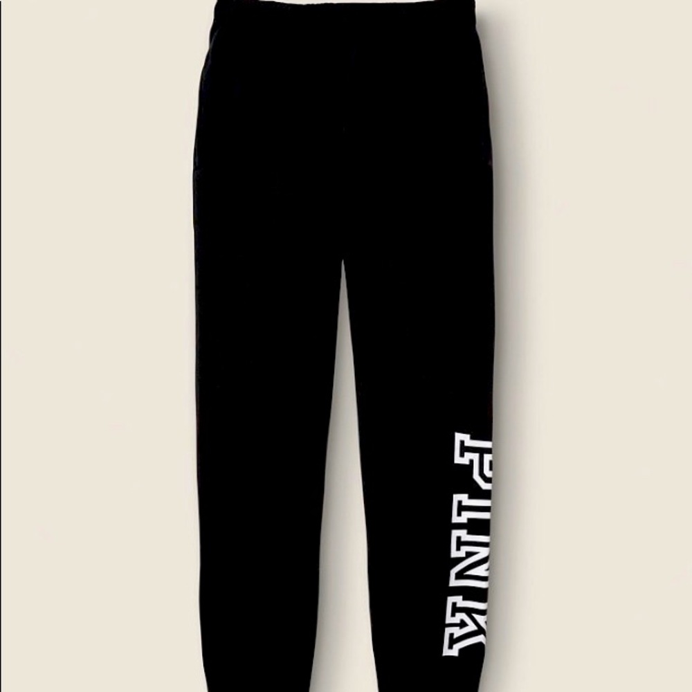 i’m selling a pair of pink sweats